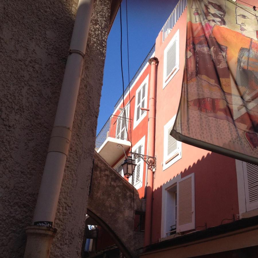 Les Toits De Sanary Et La Mer Exterior photo